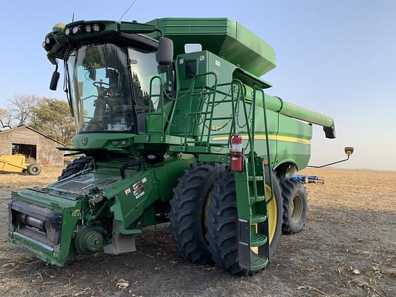 Image of John Deere S770 equipment image 2