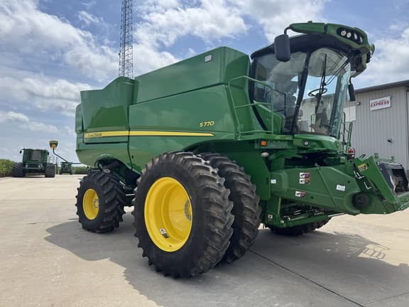 Image of John Deere S770 equipment image 1