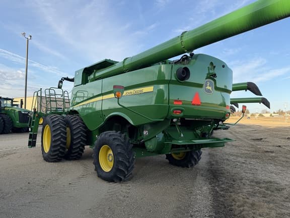 Image of John Deere S770 equipment image 4