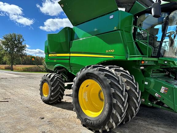 Image of John Deere S770 equipment image 1