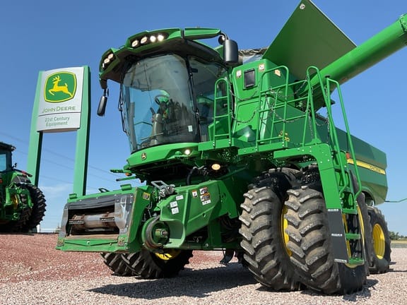 2021 John Deere S770 Equipment Image0