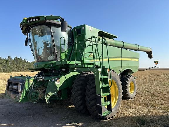 Image of John Deere S770 equipment image 1