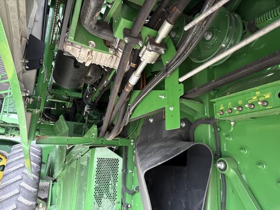 Image of John Deere S770 equipment image 2