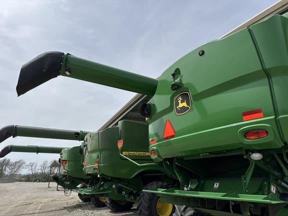 Image of John Deere S770 equipment image 3