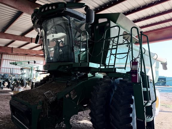 Image of John Deere S770 equipment image 1