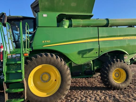 Image of John Deere S770 Image 0