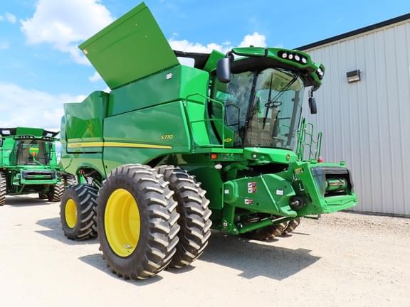 Image of John Deere S770 equipment image 4