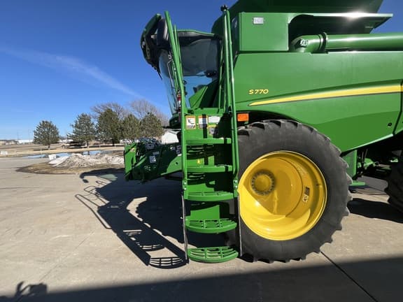 Image of John Deere S770 equipment image 2