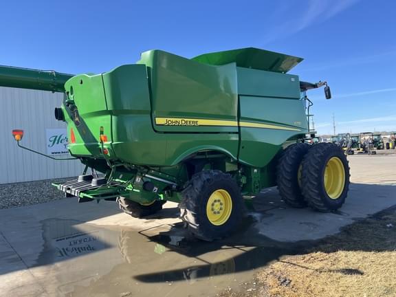 Image of John Deere S770 equipment image 1