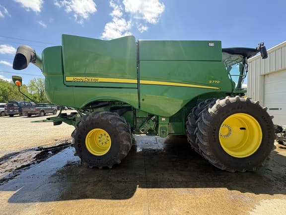 Image of John Deere S770 equipment image 2