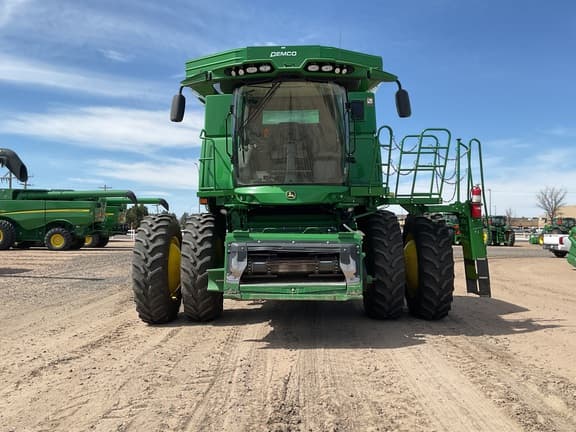 Image of John Deere S770 equipment image 1