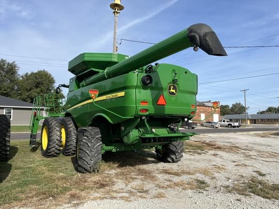 Image of John Deere S770 equipment image 4