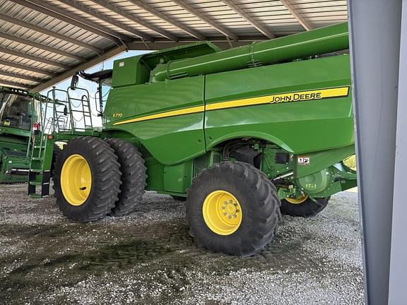 Image of John Deere S770 equipment image 2