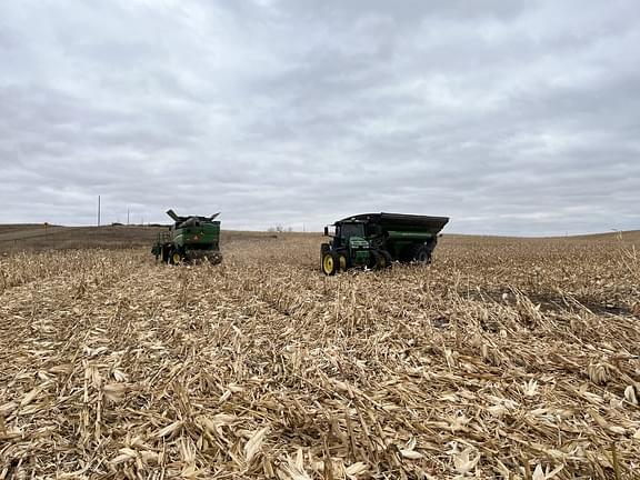 Image of John Deere S770 equipment image 1