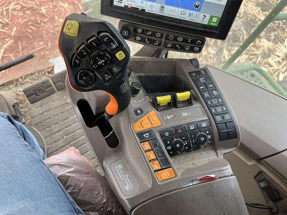 Image of John Deere S770 equipment image 4