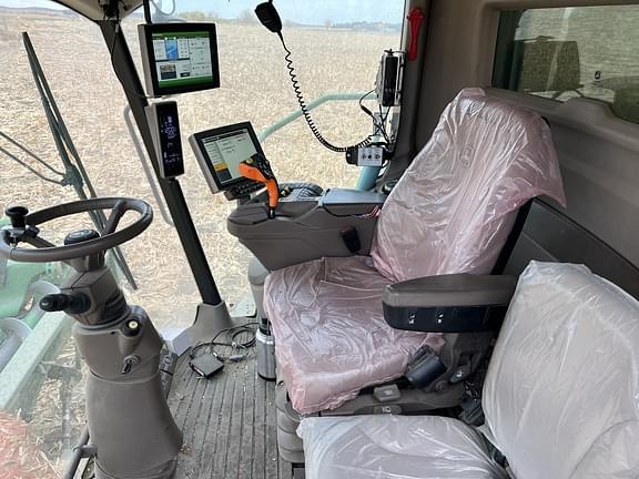Image of John Deere S770 equipment image 3