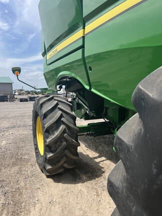 Image of John Deere S770 equipment image 1