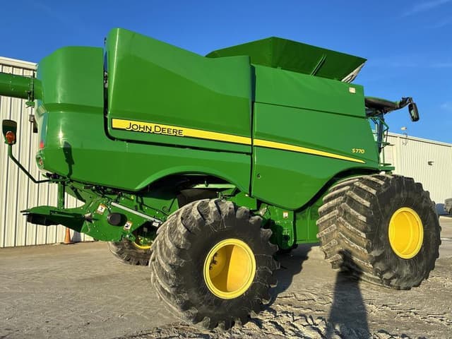 Image of John Deere S770 equipment image 2