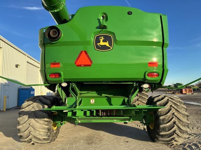 Image of John Deere S770 equipment image 4