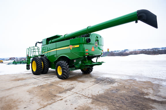 Image of John Deere S770 equipment image 2