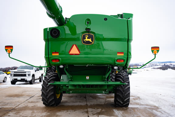 Image of John Deere S770 equipment image 4
