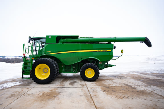 Image of John Deere S770 equipment image 1