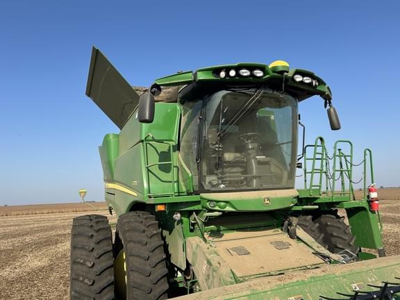 Image of John Deere S770 equipment image 2