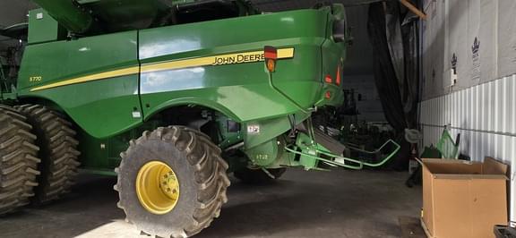 Image of John Deere S770 equipment image 4