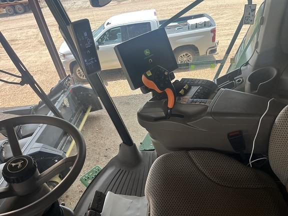 Image of John Deere S770 equipment image 2