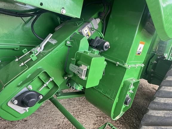 Image of John Deere S770 equipment image 4