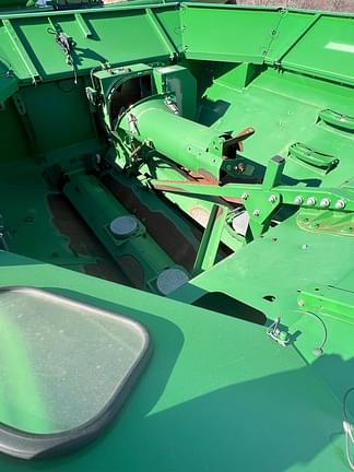 Image of John Deere S770 equipment image 4