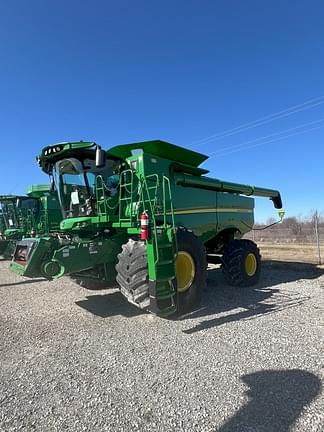 Image of John Deere S770 equipment image 1