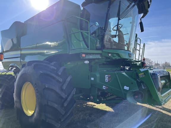 Image of John Deere S770 equipment image 1