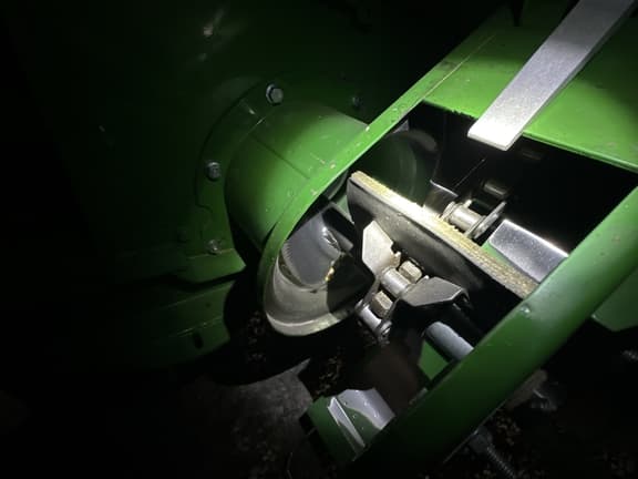 Image of John Deere S770 equipment image 4