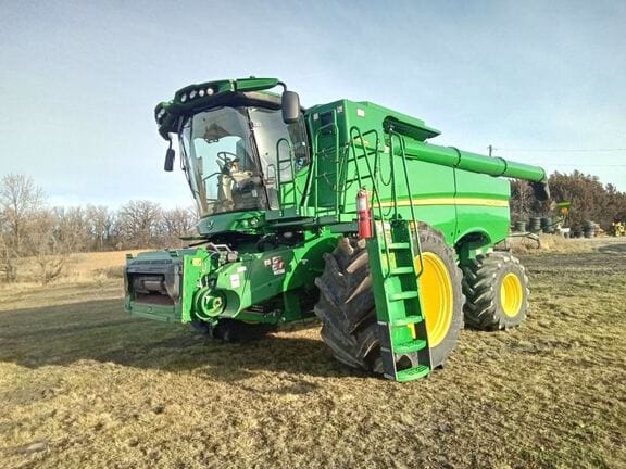 Main image John Deere S770