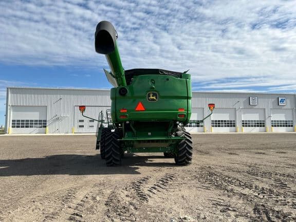 Image of John Deere S770 equipment image 4