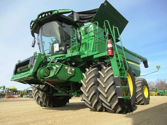 Image of John Deere S770 equipment image 4