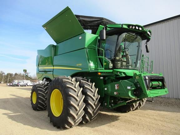 Image of John Deere S770 equipment image 1