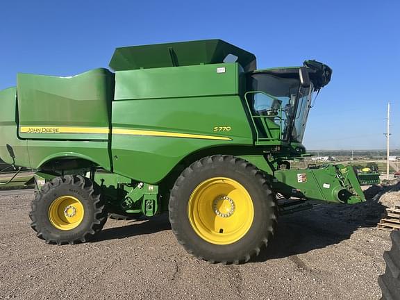 Image of John Deere S770 equipment image 1