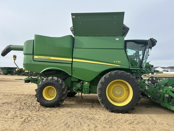 Image of John Deere S770 equipment image 1