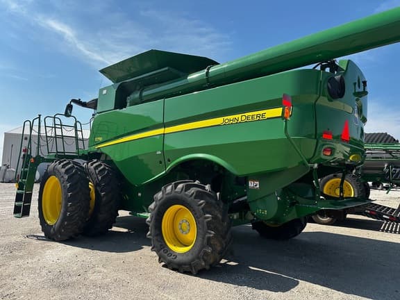 Image of John Deere S770 equipment image 2