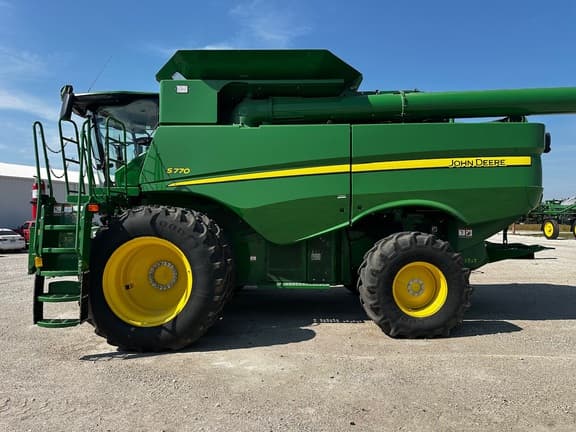 Image of John Deere S770 equipment image 1