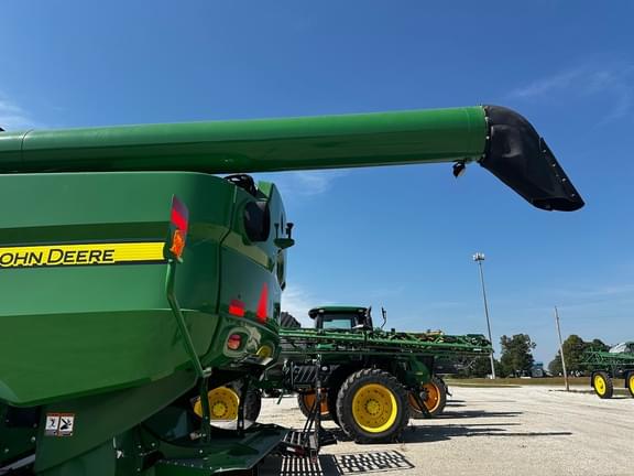 Image of John Deere S770 equipment image 3
