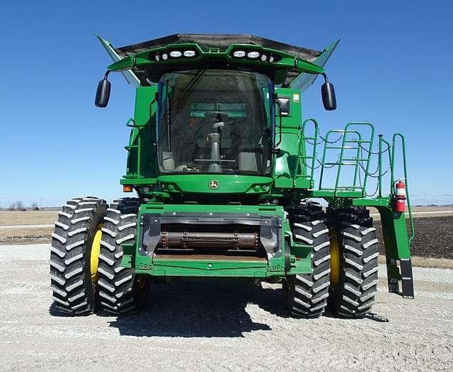 Image of John Deere S770 equipment image 1