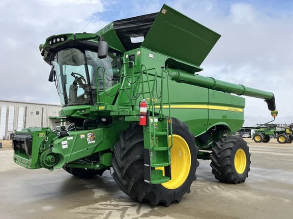 Image of John Deere S780 equipment image 1