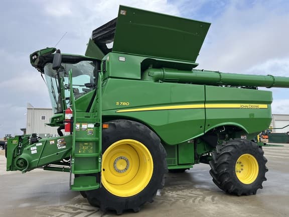 Image of John Deere S780 equipment image 1