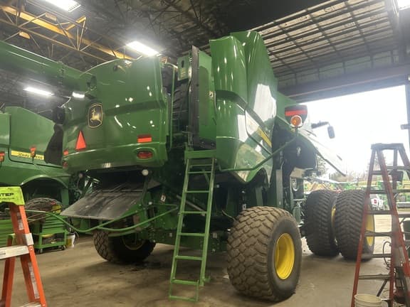 Image of John Deere S780 equipment image 2