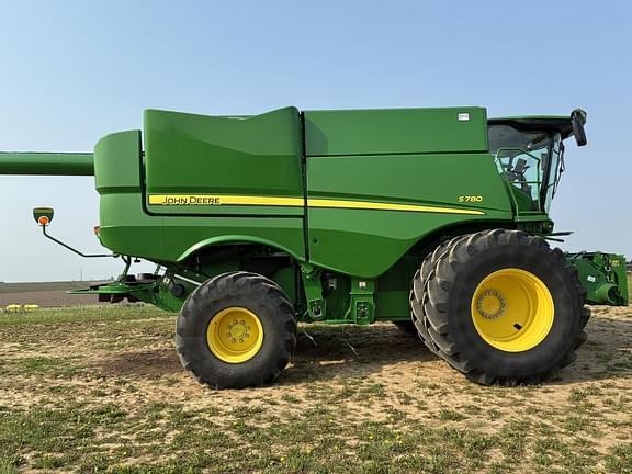 Image of John Deere S780 equipment image 2
