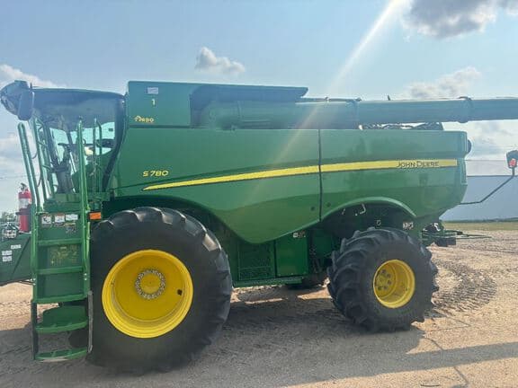 Image of John Deere S780 Image 1