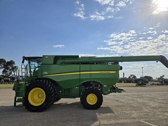Image of John Deere S780 equipment image 4